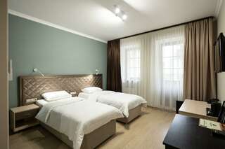 Гостиница Тройка Переславль-Залесский Номер полулюкс с 2 односпальными кроватями-1