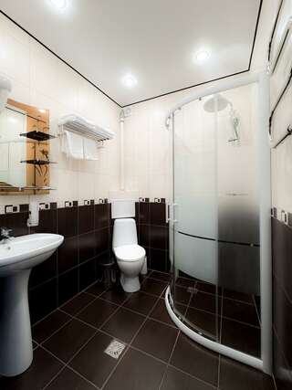 Гостиница Тройка Переславль-Залесский Номер комфорт стандарт с 2 односпальными кроватями (мансарда)-3