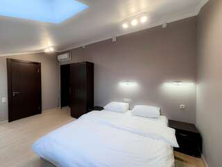 Гостиница Тройка Переславль-Залесский Четырехместный номер-1